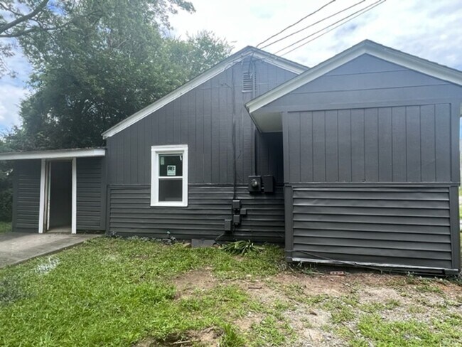 Building Photo - 1 Full month free of rent!!