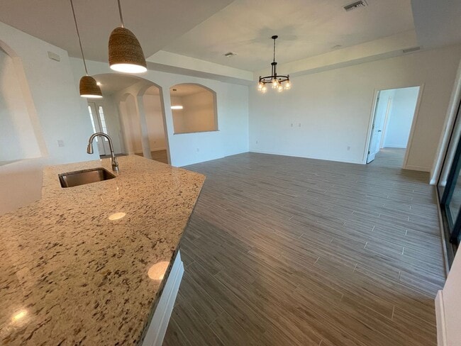 Building Photo - ANNUAL RENTAL - 4 BED / 2 BATH / 3 CAR GAR...