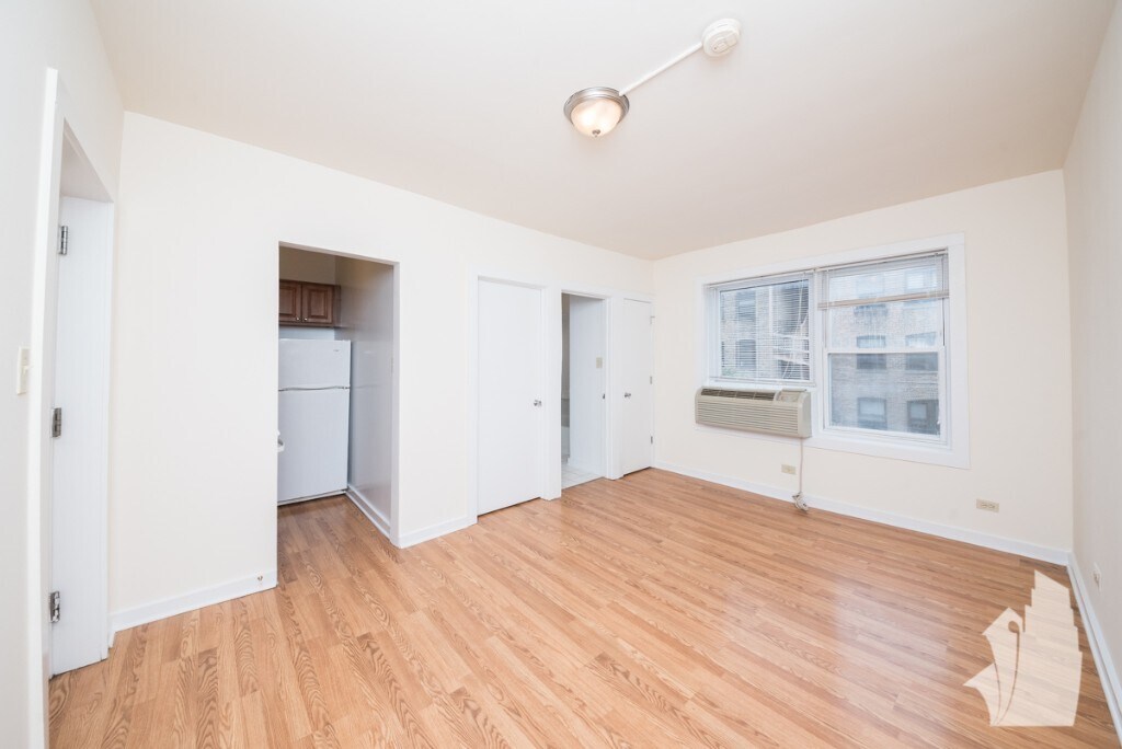 Foto principal - 1827 N Humboldt Blvd
