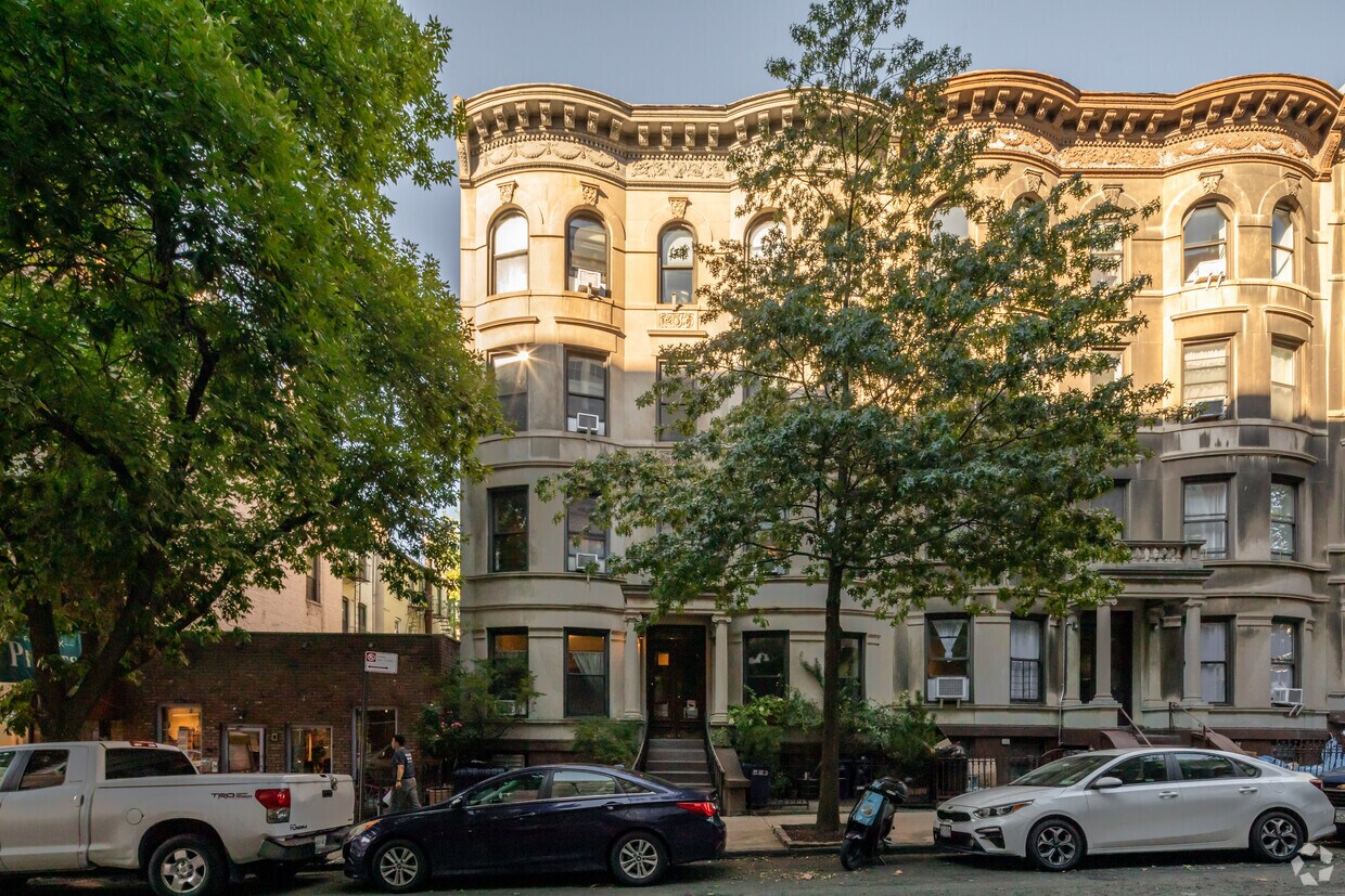 Primary Photo - 465 4th St