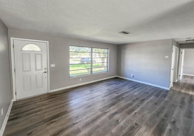 Foto del edificio - 995 Barclay Dr