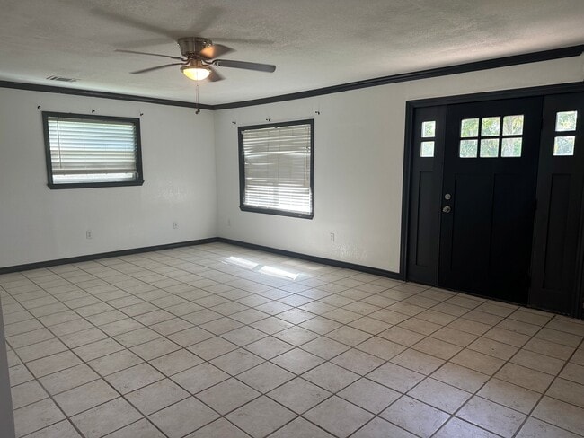 Building Photo - 2708 County Rd 686