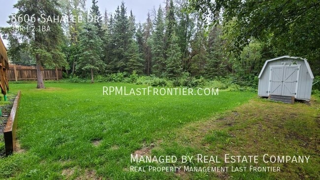 Building Photo - Gorgeous Luxury Three Bedroom Home with Th...