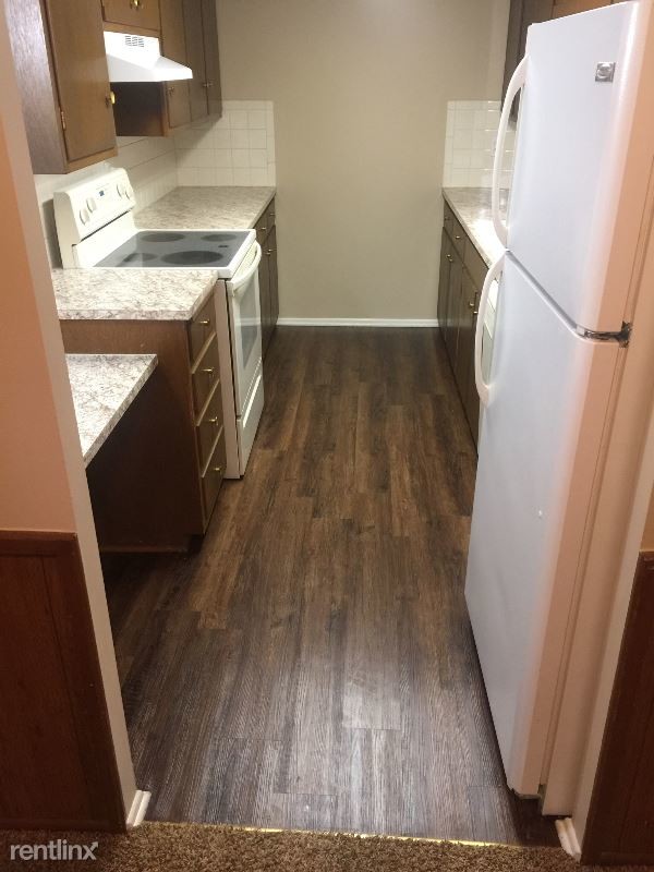 Building Photo - 1 br, 1 bath Apartment - 907 River Blvd.