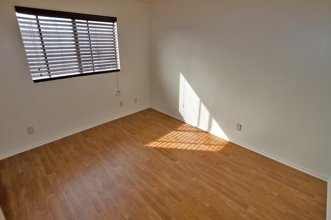 Habitación - 14624 Friar LLC