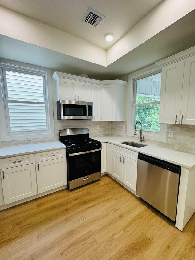 Foto principal - 750 COMMUNIPAW Ave