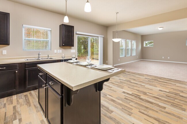 Foto del edificio - Wonderful Newer Home with 4 Bedrooms for L...