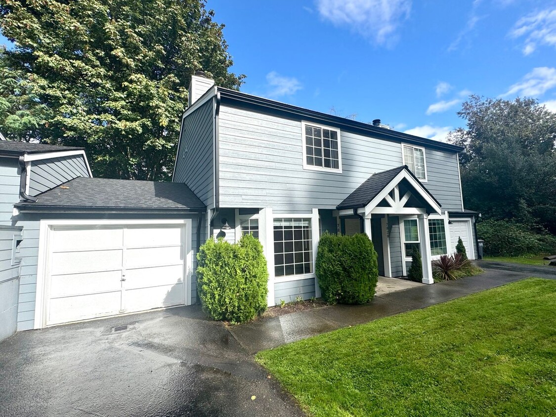 Primary Photo - Prime Gig Harbor Location – Modern 2-Bedro...