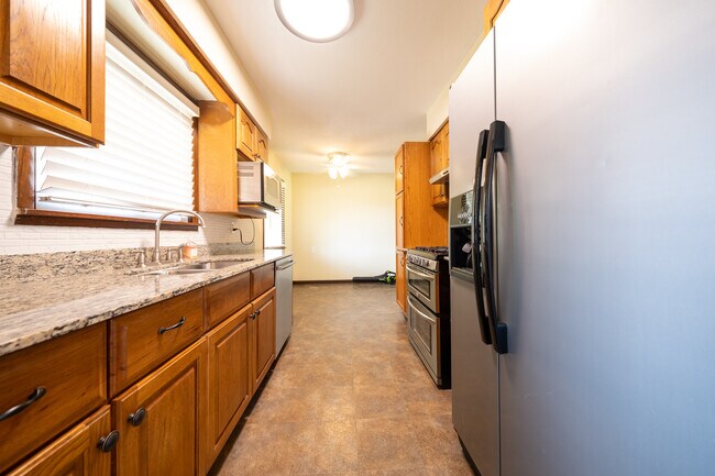 Foto del edificio - 13784 Fairlawn Ave