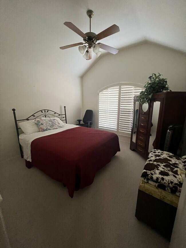 Foto del edificio - FULLY FURISHED MID TERM LEASE