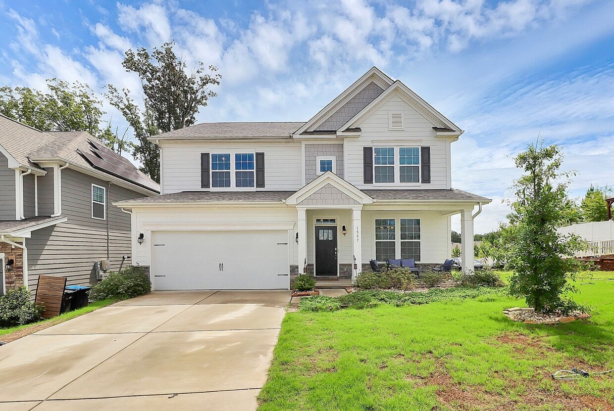Primary Photo - Beautiful home in Lake Wylie