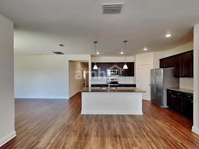 Building Photo - 107 Banyan Forest Drive