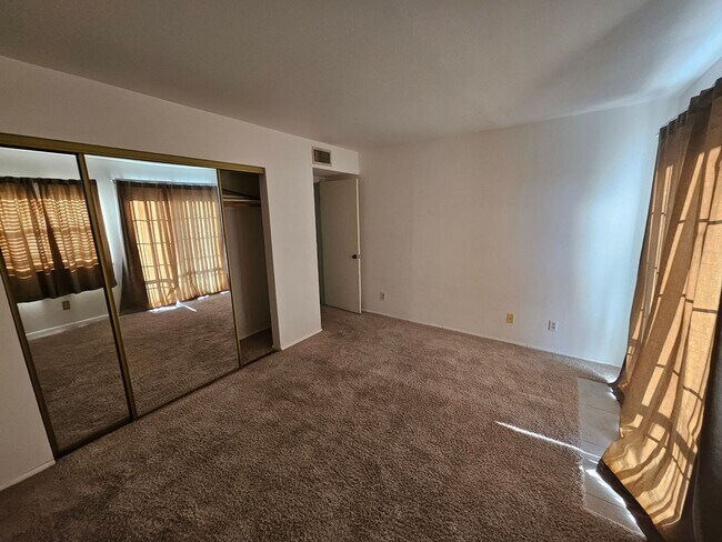 Foto del edificio - Laguna Nuevo Upstairs Condo in a Riverfront Community