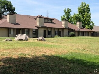 Building Photo - 2346 Pinedale Ave