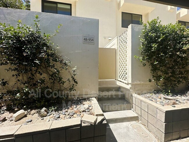 Foto del edificio - 48954 Desert Flower Dr
