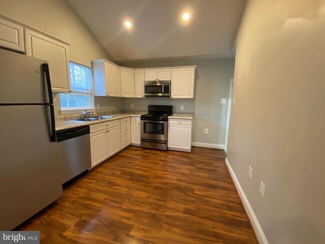 Foto del edificio - 105 Tall Pines Ave