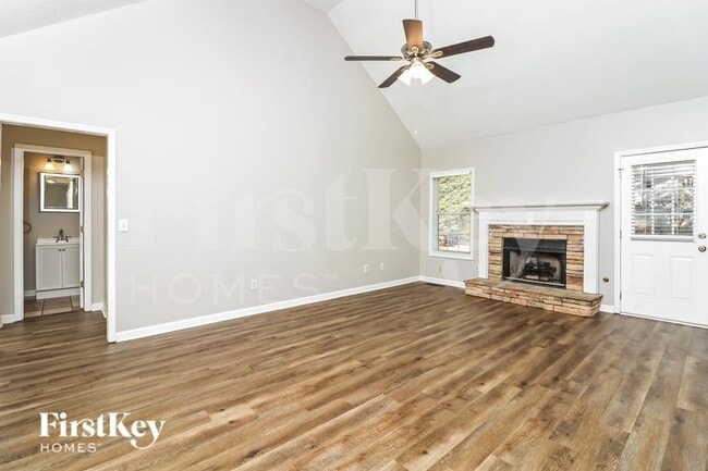 Building Photo - 5940 Seven Oaks Dr