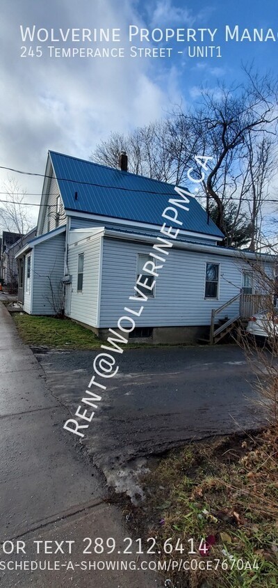 Primary Photo - A block from Downtown, 4 blocks from the r...