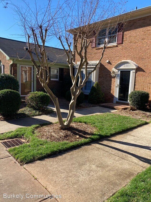 Foto principal - 3 br, 2.5 bath House - 4818-C Tower Rd