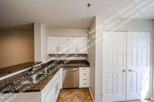 Foto del edificio - 2025 E Campbell Ave