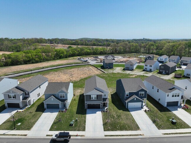 Foto del edificio - **RARE FIND: LIKE NEW, ONE-OWNER, 5-BED, 3-BATH HOME BUILT IN 2025 IN A NEIGHBORHOOD WITH RESORT-...