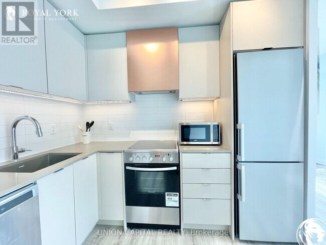 Building Photo - 10 Gibbs Rd