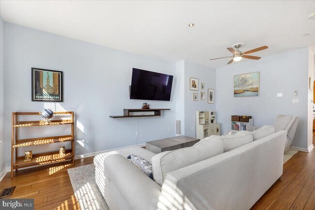 Foto del edificio - 2724 Harris Ln