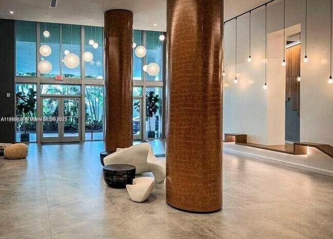 Foto del edificio - 350 S Miami Ave