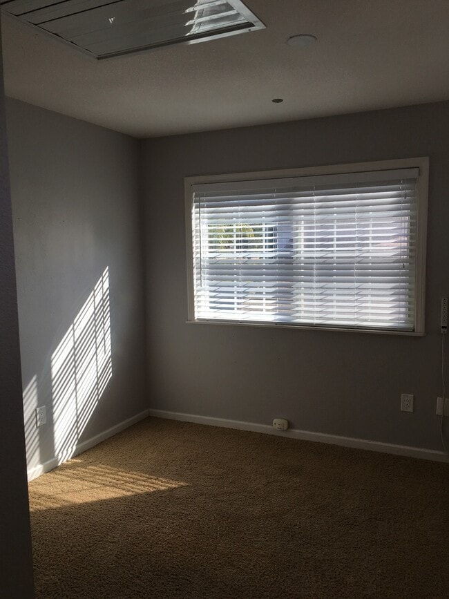 Building Photo - Coming Soon......Single Family Home! Solar Powered! Pet Friendly! Landscaper Included!