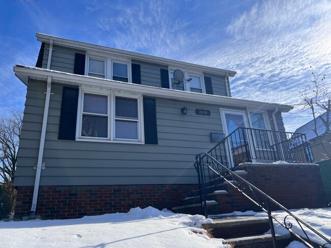 Building Photo - 2018 Jones Rd