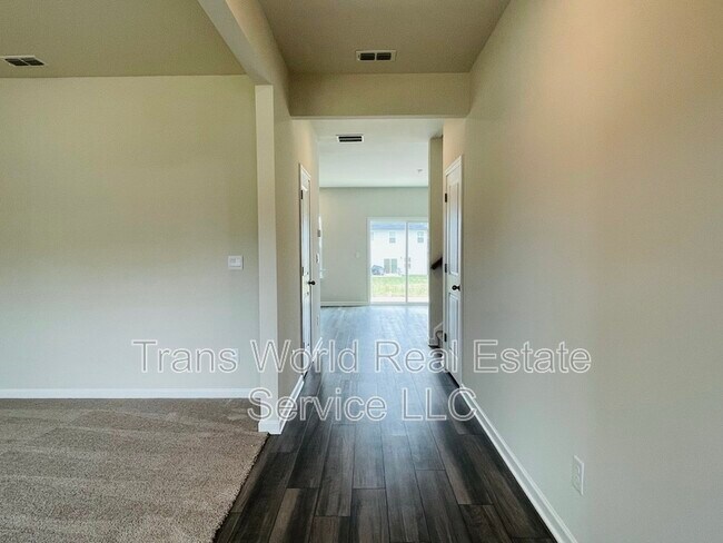 Building Photo - 5950 Green Ash Ct