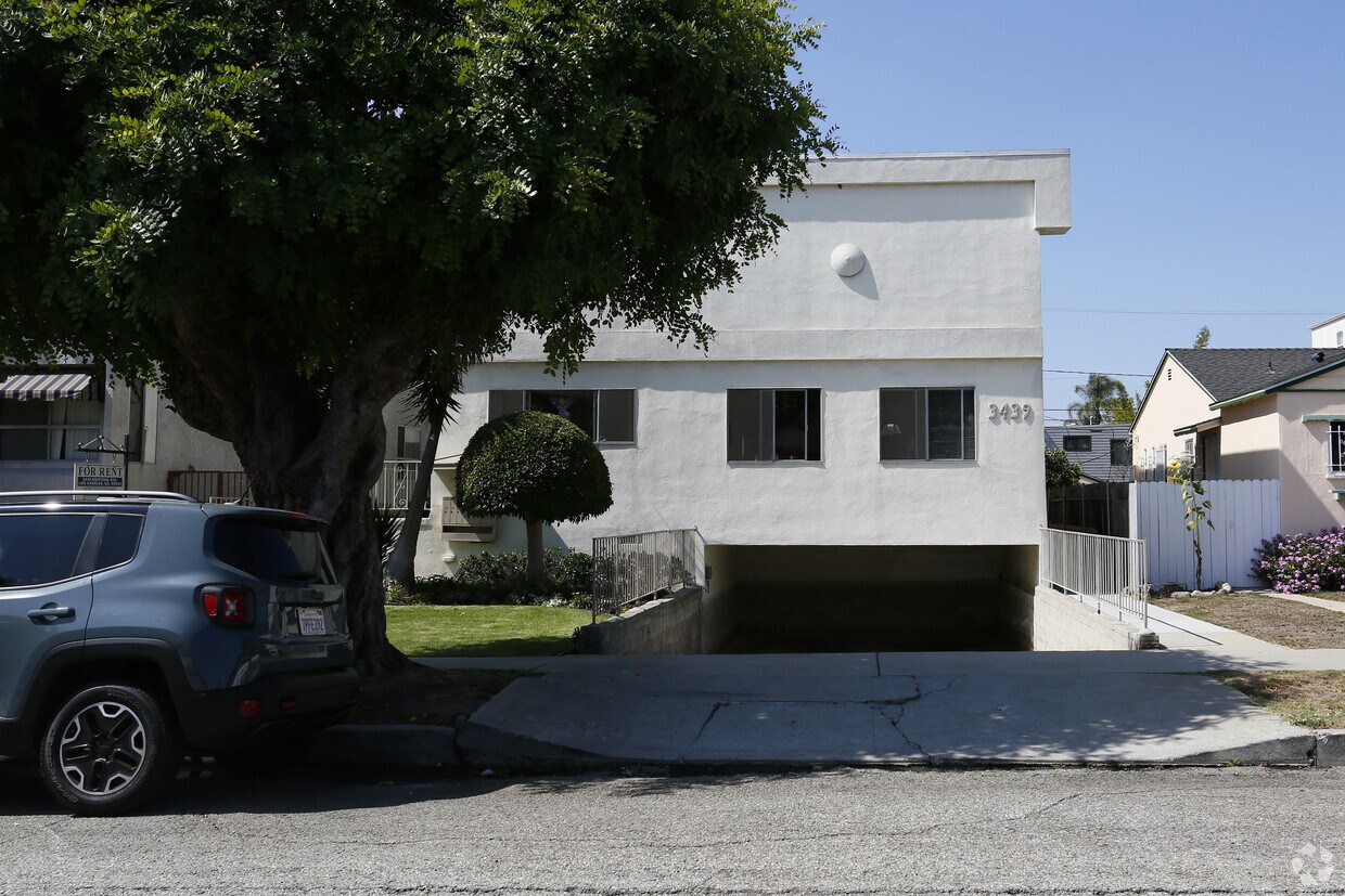 Building Photo - 3439 Mentone Ave