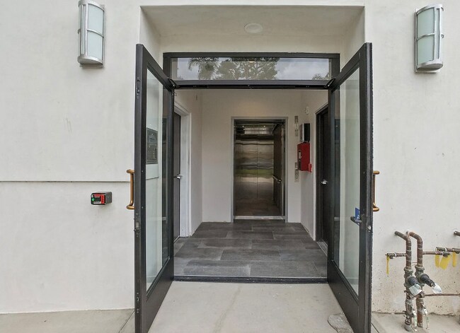 Foto del edificio - 5432 Hermitage Ave