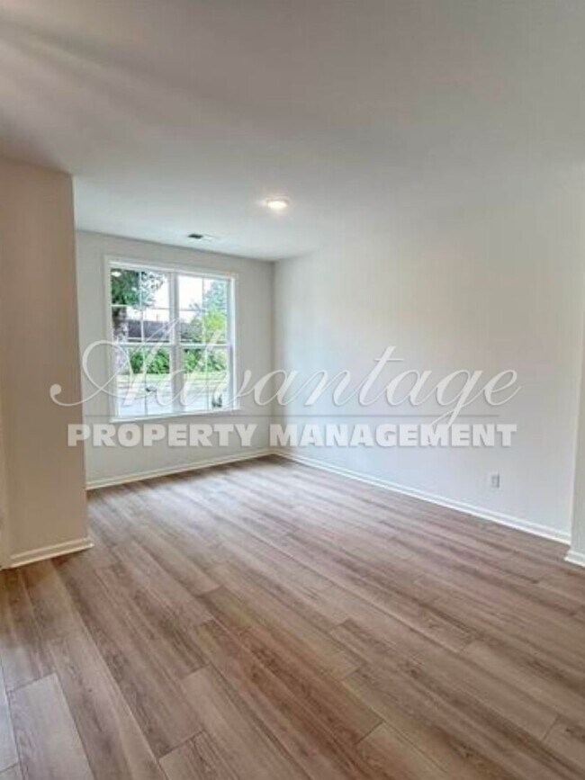 Building Photo - Gorgeous Home For Rent - All appliances in...