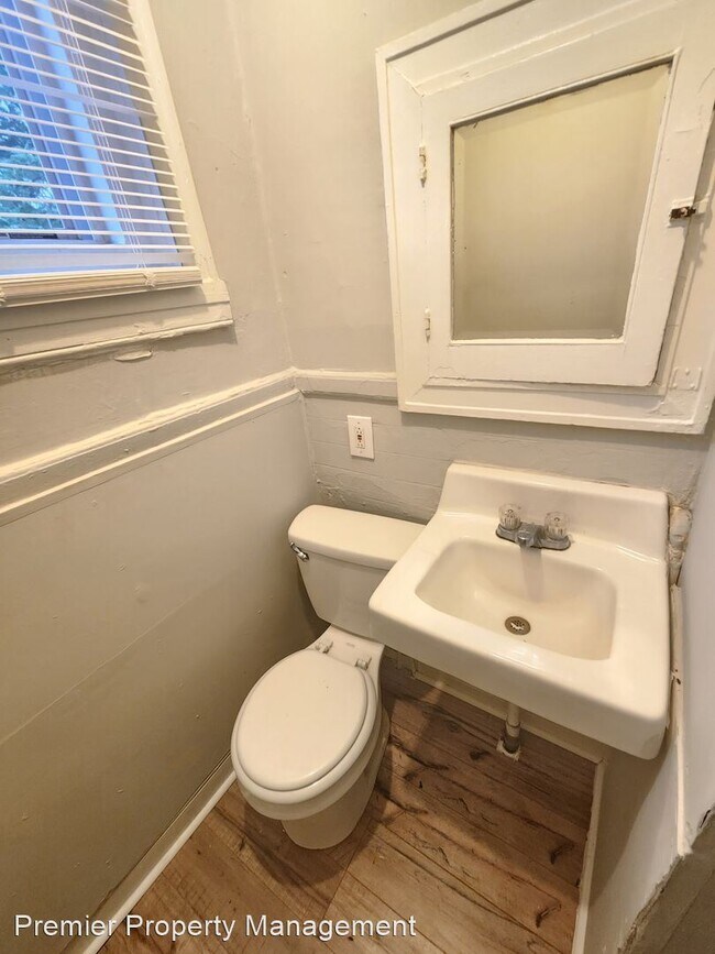 Building Photo - 2 br, 1 bath House - 36 N. Abington Avenue