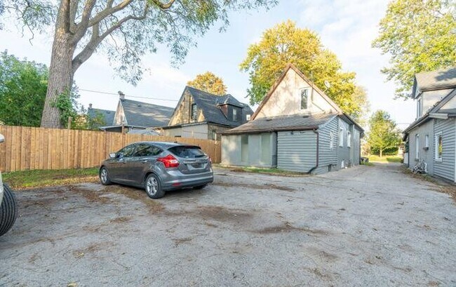 Building Photo - 7 Marmora St