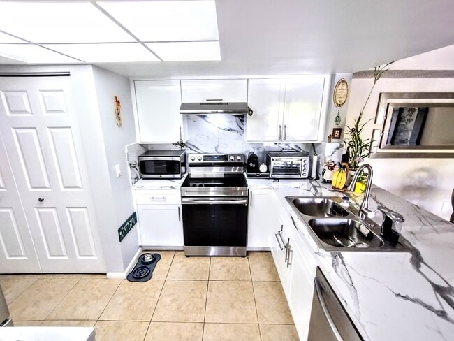 Kitchen - 9266 W Atlantic Blvd