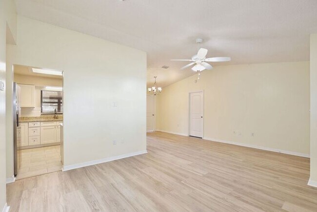 Foto del edificio - Gorgeous 3/2 Home with a 2 Car Garage Located in Well Maintained Cul-de-sac - Leesburg