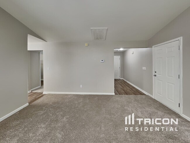 Foto del edificio - 2117 Clear Brook Dr