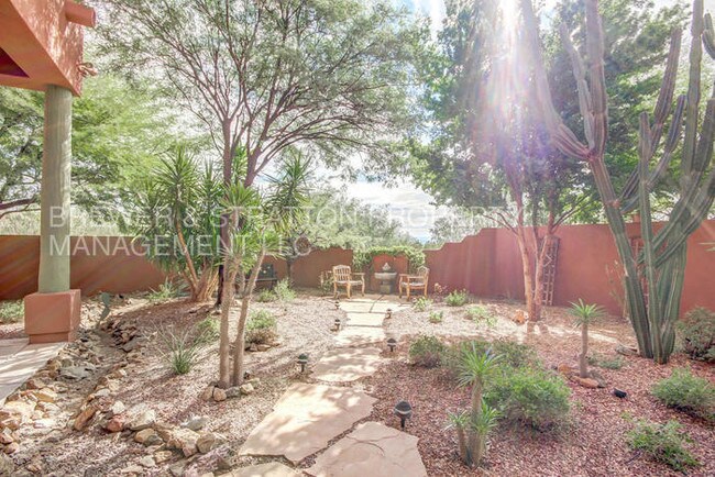 Foto del edificio - 14831 E Roy Rogers Rd