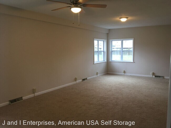 Building Photo - 3 br, 1 bath House - 1013 Hollander Front
