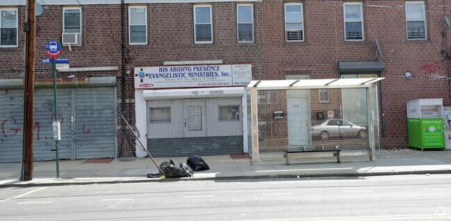 Building Photo - 3212 Bronxwood