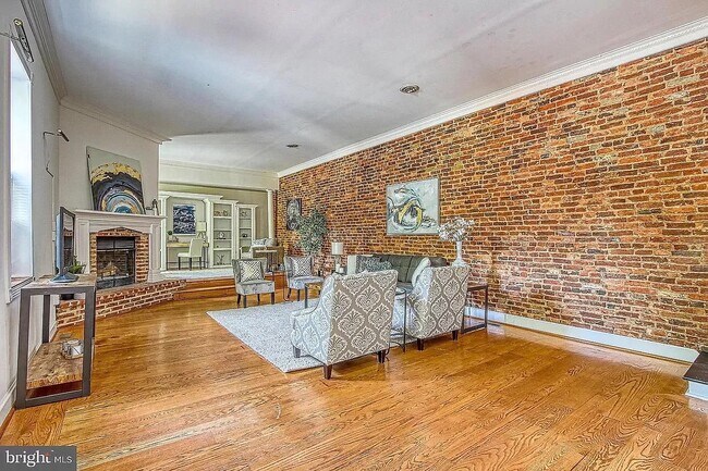 Foto del edificio - 400 E Cross St