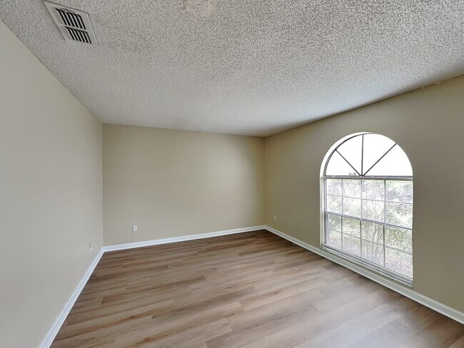 Building Photo - 2751 Mint Dr
