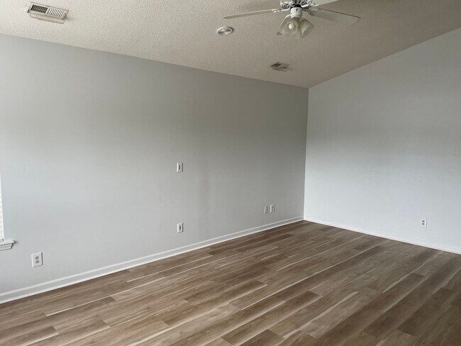 Foto del edificio - 2 Bedroom 2 Bath  with Flex Room, located in Saltaire Village