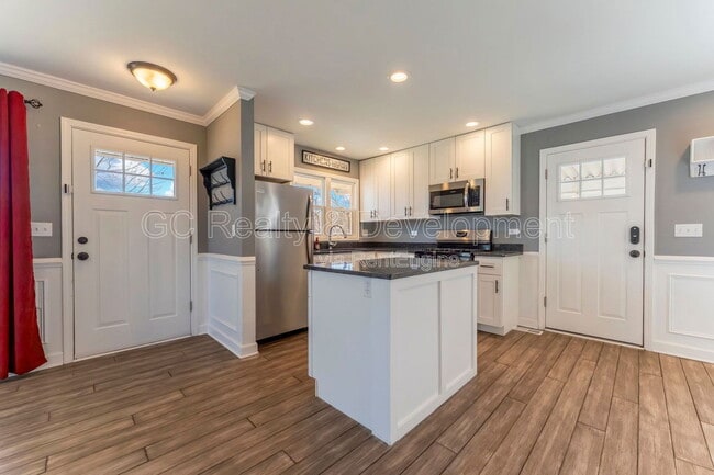 Building Photo - 215 Indian Trail