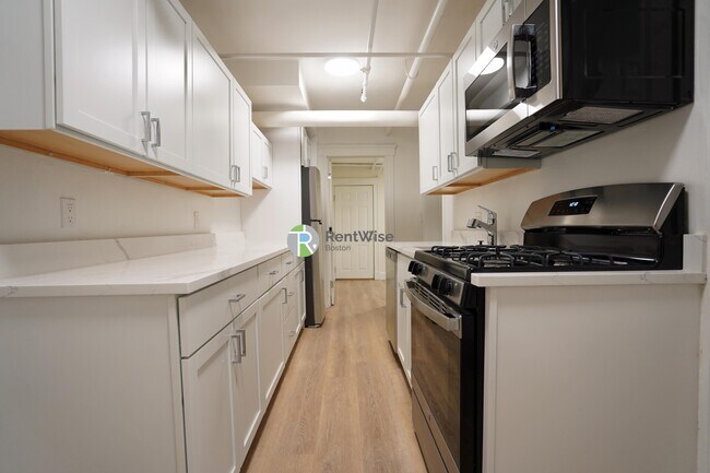 Building Photo - 6 Camelot Ct