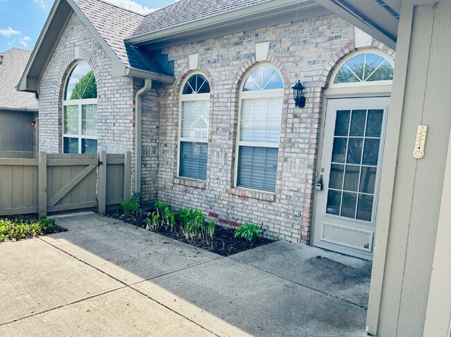 Building Photo - Well-Maintained Condo with 2 Bonus Rooms & Attached 2-Car Garage