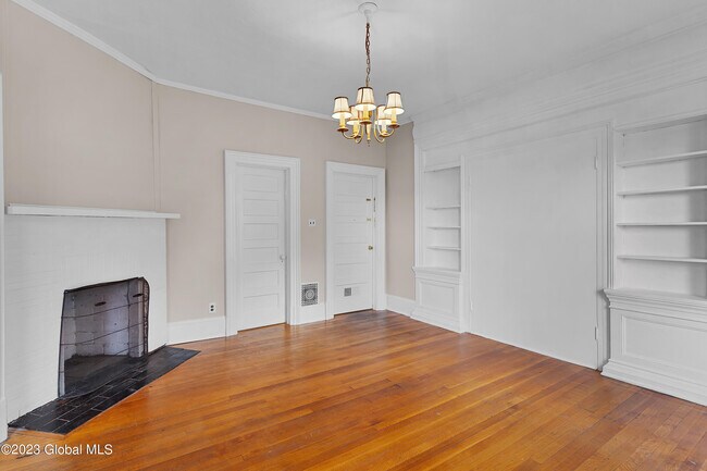 Building Photo - 1049 Waverly Pl
