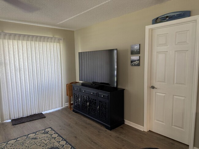 Foto del edificio - 643 Woodmoor Dr